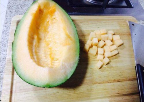 刚子吃哈密瓜,哈密瓜的甜蜜诱惑