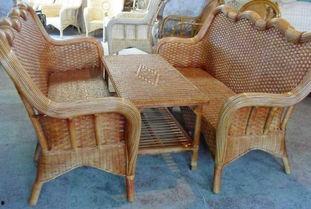 在椅子上吃瓜,椅子上吃瓜的惬意时光