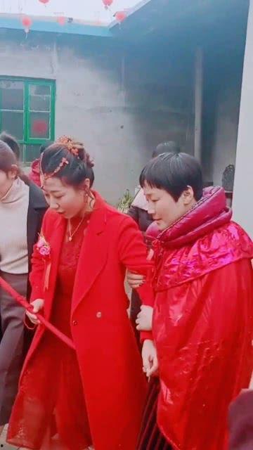 新郎吃瓜石家庄,一场意外的婚礼趣事