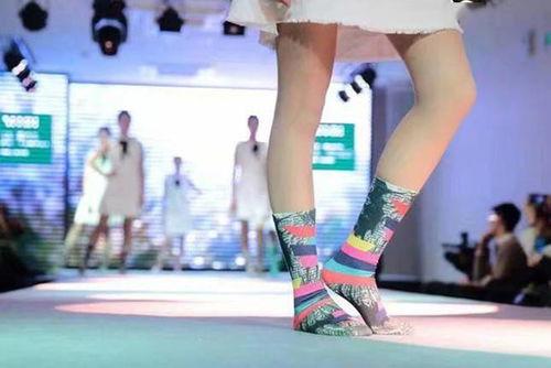 吃瓜每日大赛-堆堆袜,吃瓜群众眼中的时尚潮流对决